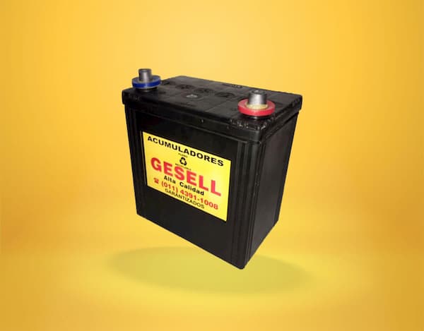 Batería Gesell de 12 volts x 35 amp sobre fondo amarillo.